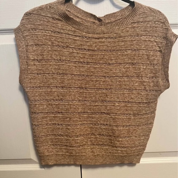 Indi & Cold Button Up Top - Picture 2 of 2